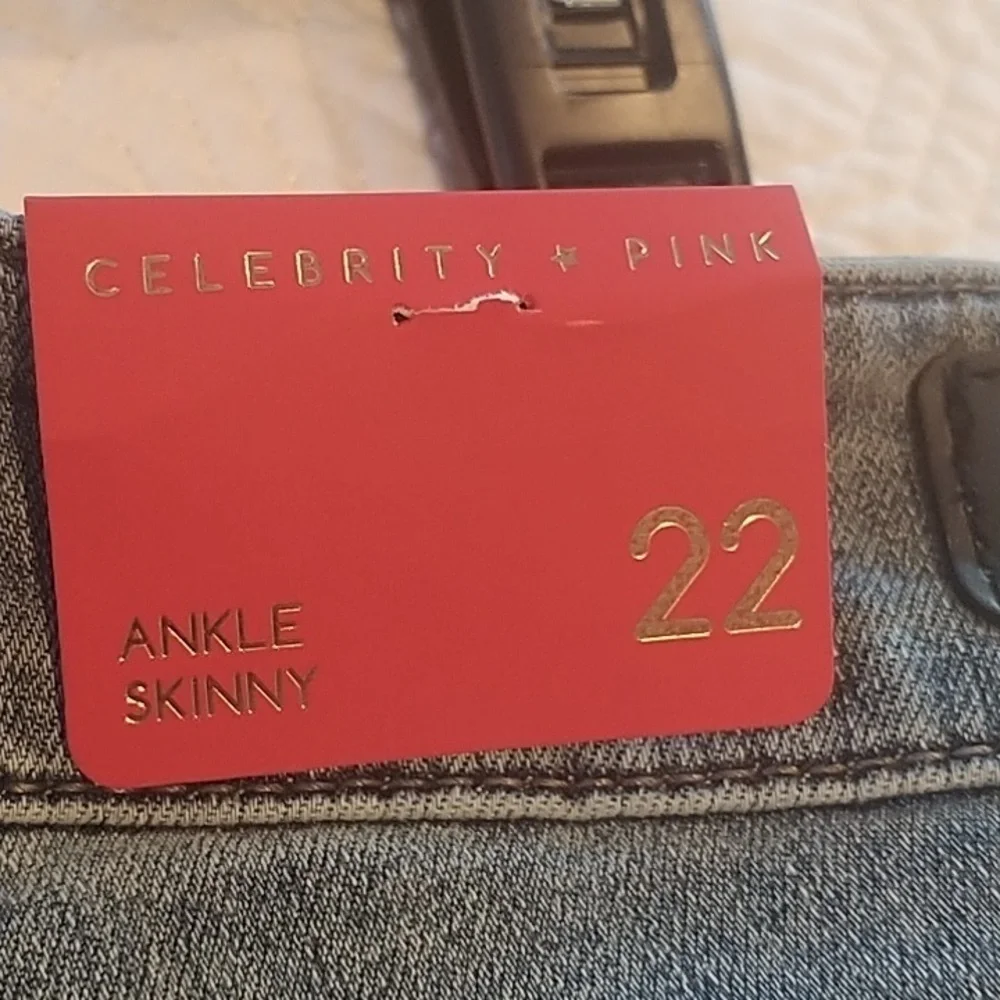 Forever 21 Celebrity Pink Skinny Distressed Raw Hem Ankle Jeans sz plus 22 - Picture 12 of 15